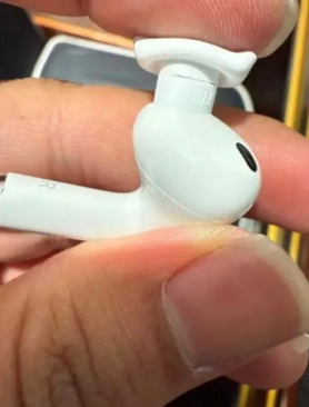 AirPods Pro 3 耳塞出现断裂，官方回应：拔出时你轻一点
