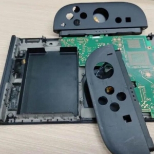 Reddit“未来旅人”释出首张Switch2实照：U形支架、磁吸Joy-Con介面 ...
