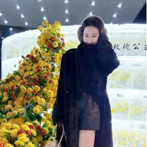 刘亦菲竟然真的去了哈尔滨冰封黄玫瑰场地打卡，并大晒美照！ ...