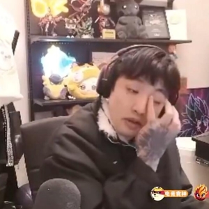 JDG上单选手Ale透露基地的超豪华伙食，中午起床就吃澳龙！