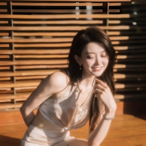 无畏契约主持唯嘉晒照