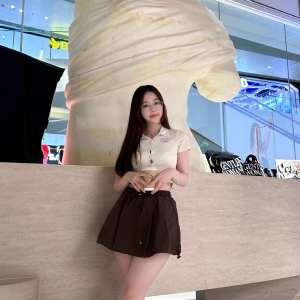 英文流美女解说Kitty晒照：衣物难掩好身材